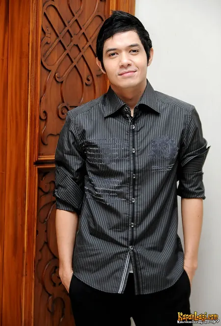 Foto Dude Harlino