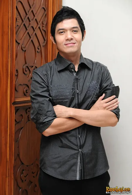 Foto Dude Harlino