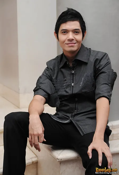 Foto Dude Harlino