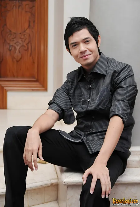 Foto Dude Harlino