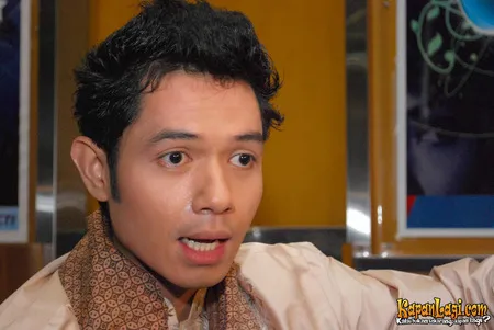 Foto Dude Harlino