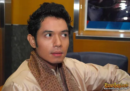 Foto Dude Harlino