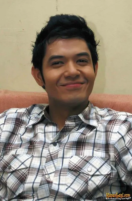 Foto Dude Harlino