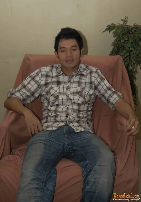 Foto Dude Harlino