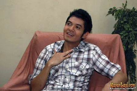 Foto Dude Harlino