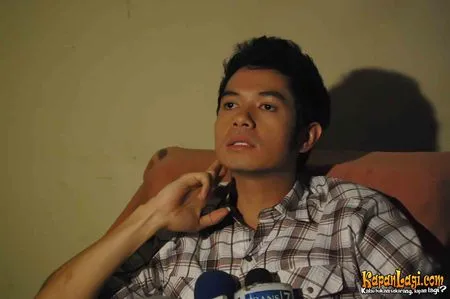 Foto Dude Harlino