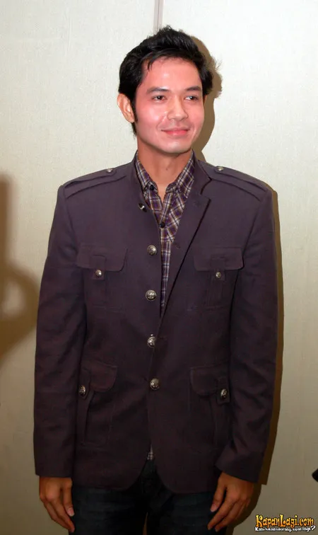 Foto Dude Harlino