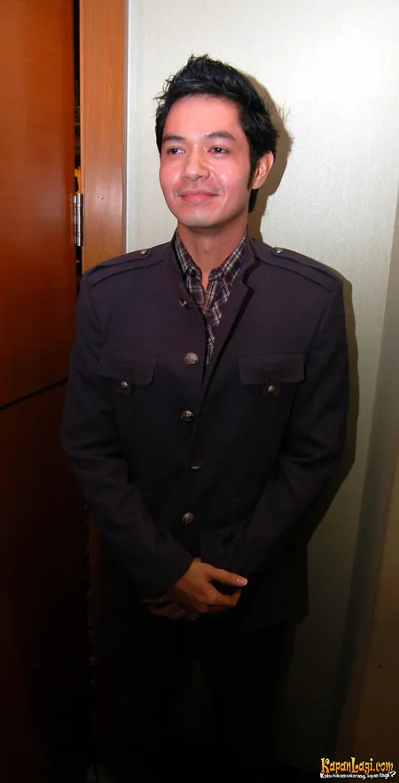 Foto Dude Harlino