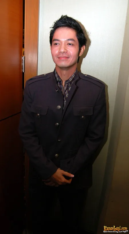 Foto Dude Harlino