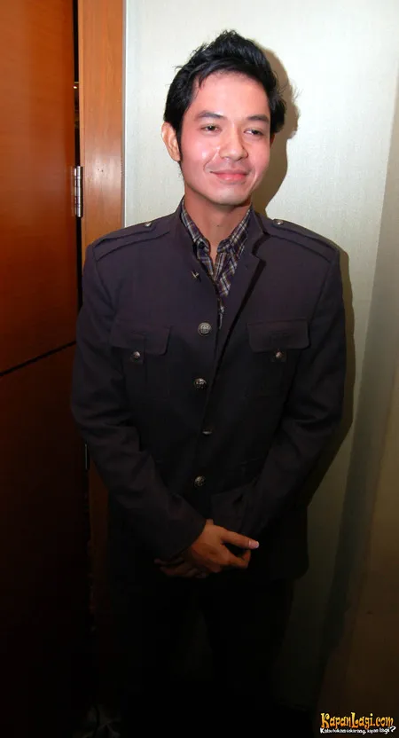 Foto Dude Harlino