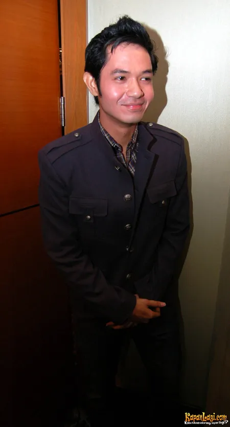 Foto Dude Harlino