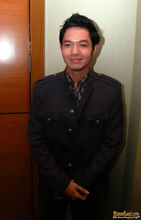 Foto Dude Harlino