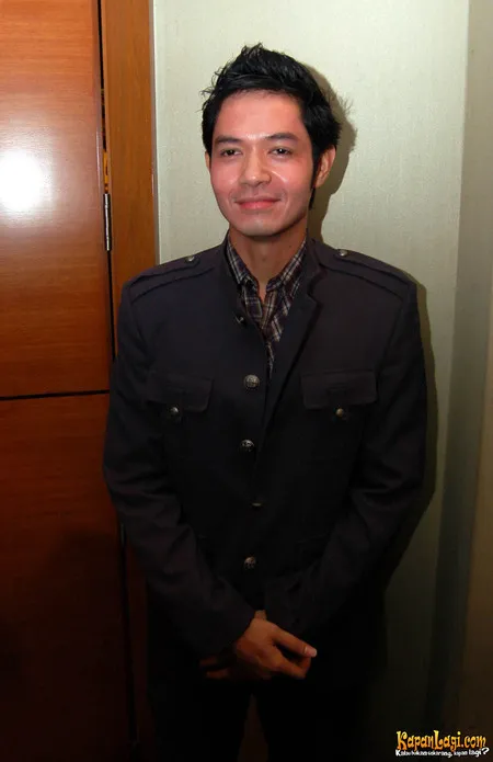 Foto Dude Harlino