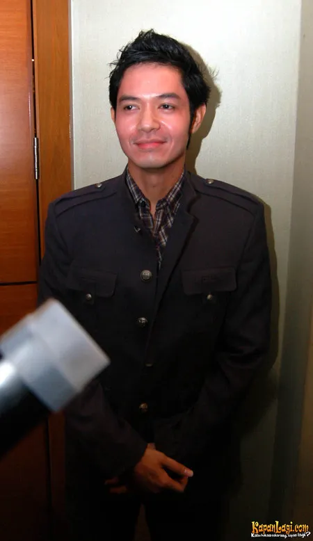 Foto Dude Harlino
