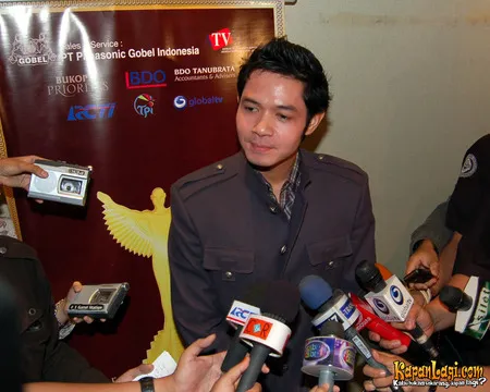 Foto Dude Harlino