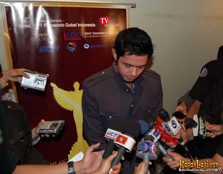 Foto Dude Harlino