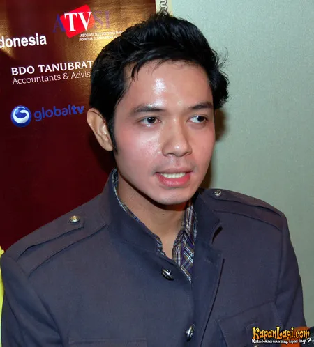Foto Dude Harlino