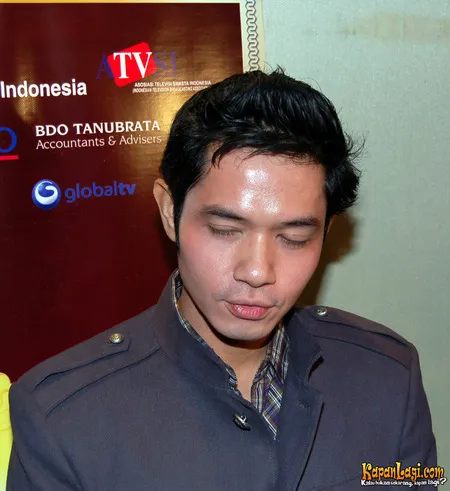 Foto Dude Harlino
