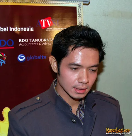 Foto Dude Harlino