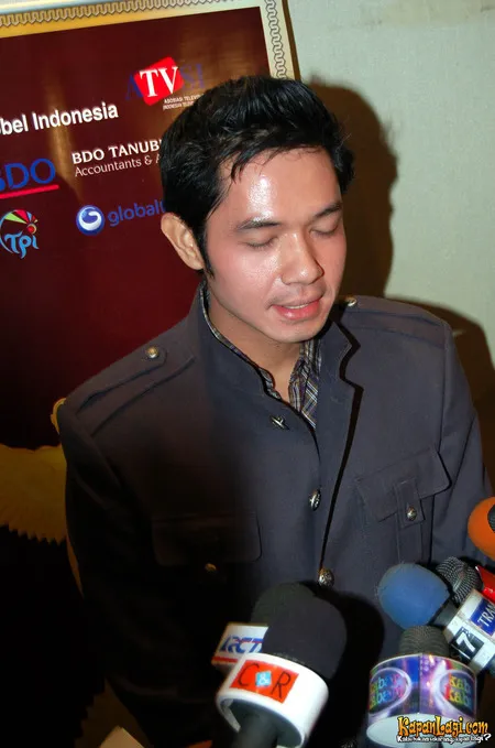 Foto Dude Harlino