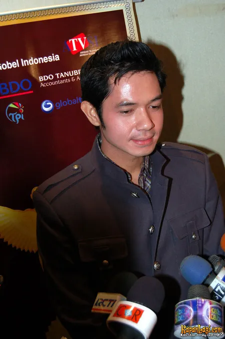 Foto Dude Harlino
