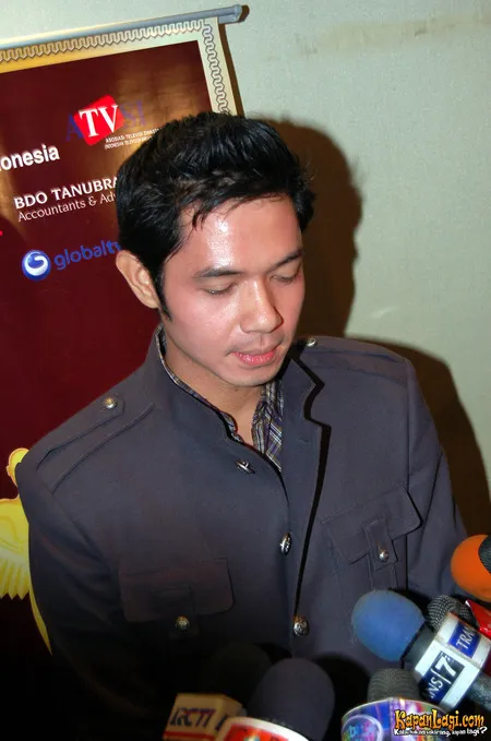 Foto Dude Harlino