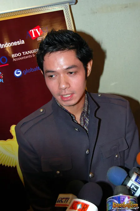 Foto Dude Harlino