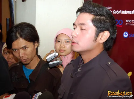 Foto Dude Harlino