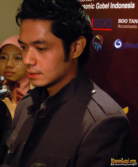 Foto Dude Harlino