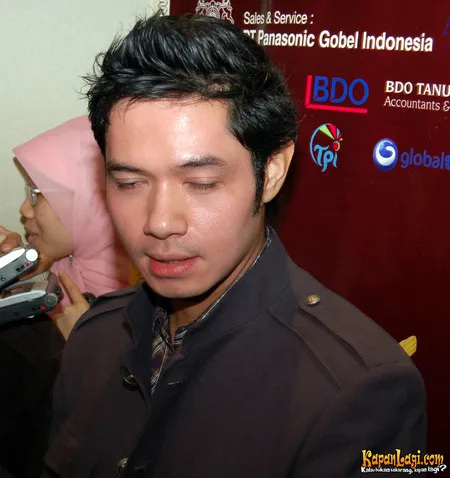 Foto Dude Harlino