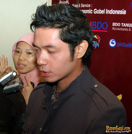 Foto Dude Harlino