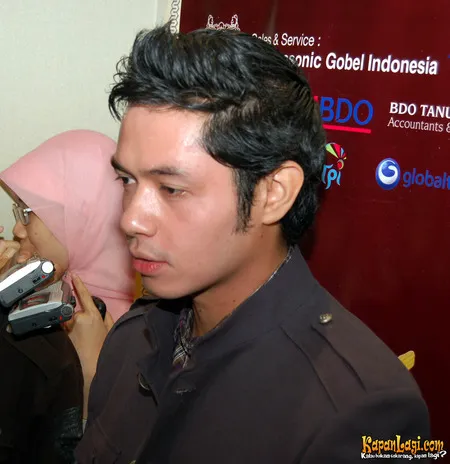 Foto Dude Harlino
