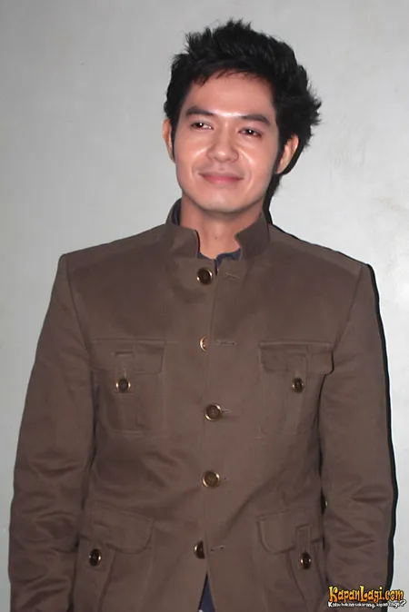 Foto Dude Harlino