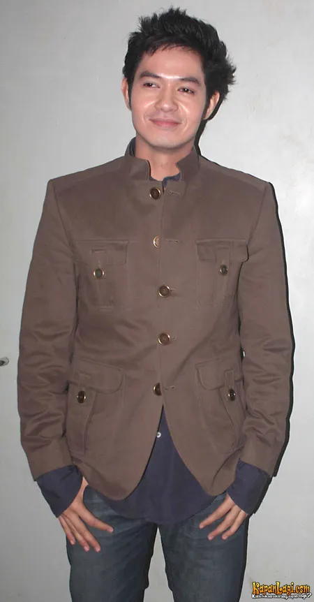 Foto Dude Harlino