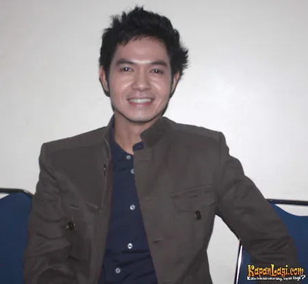 Foto Dude Harlino