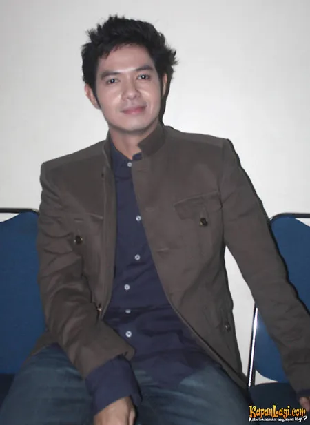 Foto Dude Harlino