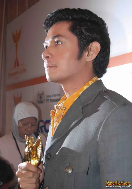 Foto Dude Harlino
