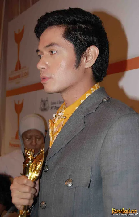 Foto Dude Harlino