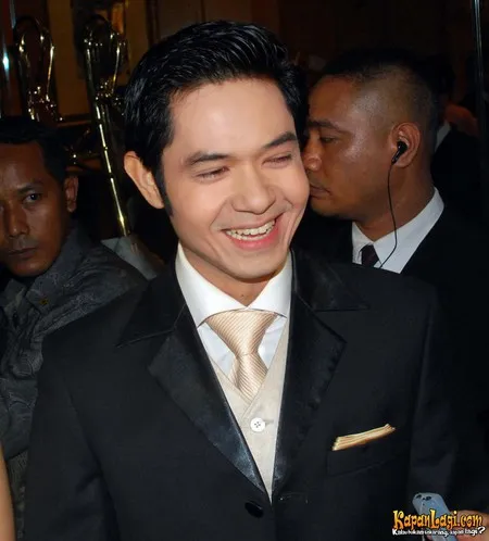 Foto Dude Harlino
