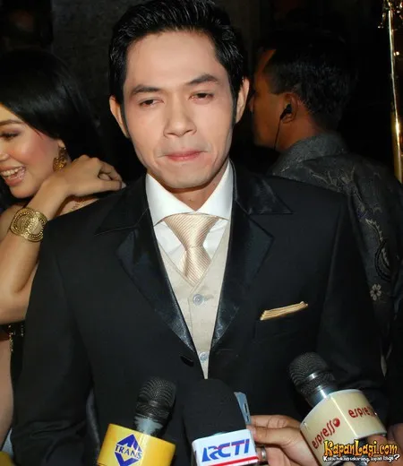 Foto Dude Harlino