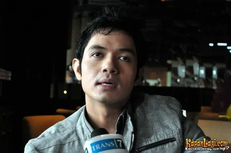Foto Dude Harlino