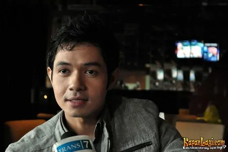 Foto Dude Harlino