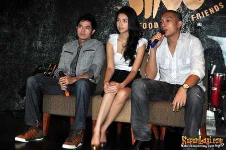 Foto Dude Harlino
