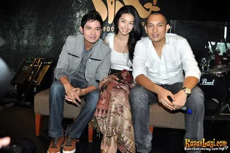 Foto Dude Harlino