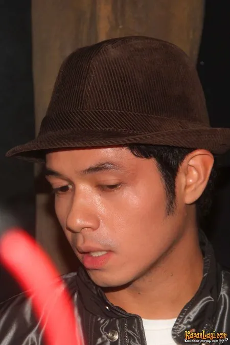 Foto Dude Harlino