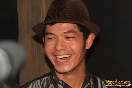 Foto Dude Harlino