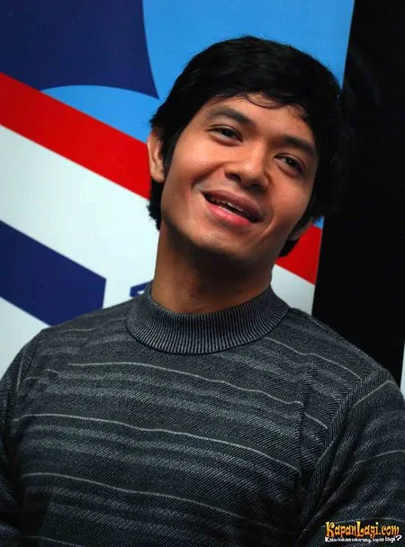 Foto Dude Harlino