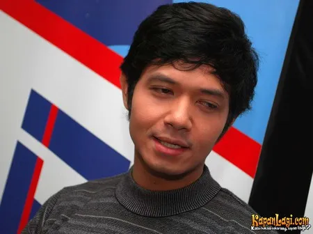 Foto Dude Harlino