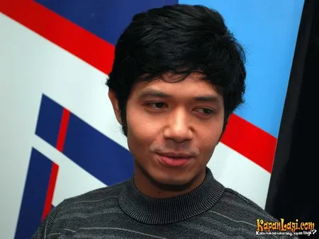 Foto Dude Harlino