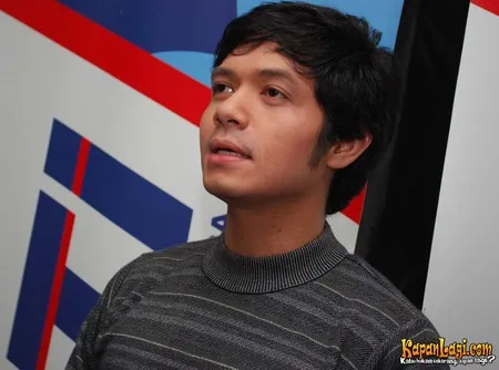 Foto Dude Harlino